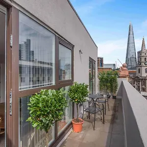 7 Borough - Spacious 2-bed, 2-bath In Prime Location London