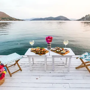 https://melek-hotels-bozburun.aegeanhotels.net